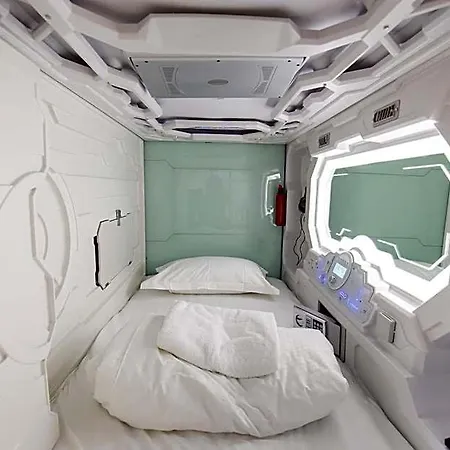 Spacehotel فندق-كبسولة